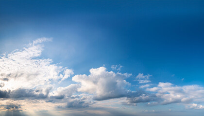 Obraz premium clear blue sky after the storm soft sunlight panoramic image texture background graphic resources design copy space meteorology heaven hope peace concept