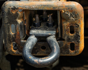 An tow hitch on the front of a wrecked truck