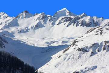 Pics enneigés à Val-d'Isère. France