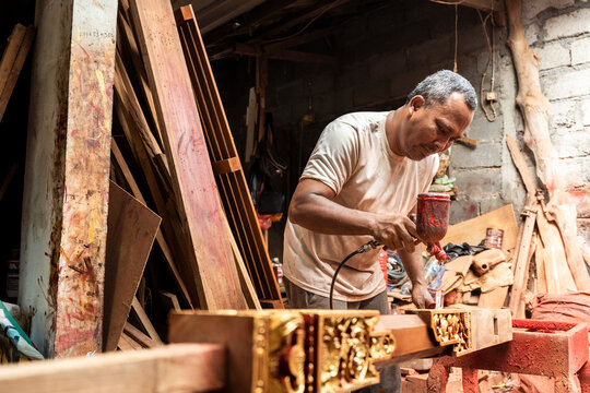 Carpentry and painting craftsmanship in Bali