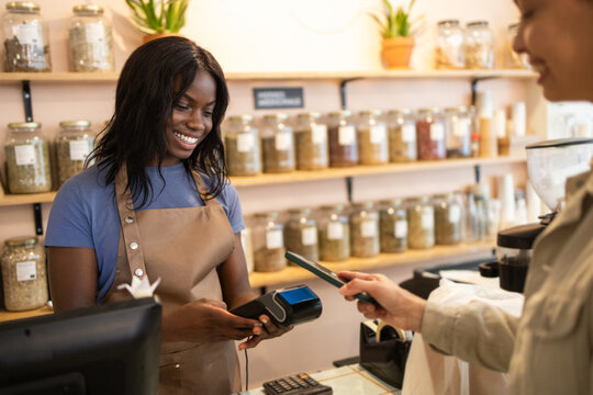 Customer uses smartphone to pay in organic store