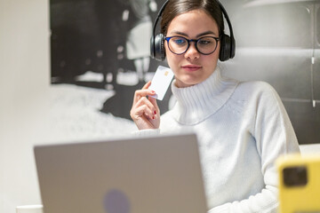 Woman analyzing an online purchase on her laptop.
