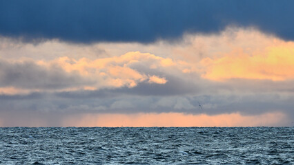 Morze o wschodzie słońca © Grzegorz