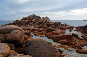 Felsformationen an det Côte de Granit Rose