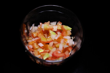 Porção de vinagrete simples.