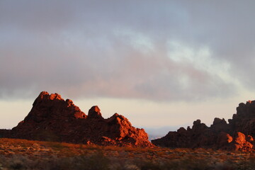 Naklejka premium Sunrise canyon view in Neveda desert