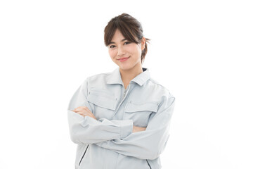 若い女性　作業着　腕組み
