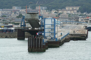 Quay equipped with a roro gangway in the port of Cherbourg - Quai équipé d'une passerelle roro dans le port de cherbourg