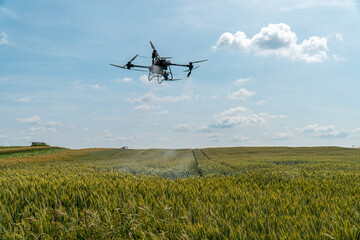 Agricultore drone on fields