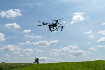 Agricultore drone on fields