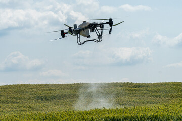 Agricultore drone on fields
