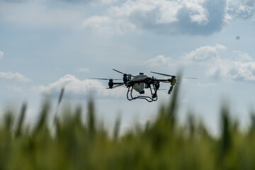 Agricultore drone on fields