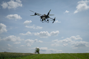 Agricultore drone on fields