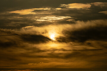 Fototapeta premium Sunrise on a cloudy morning at the lake