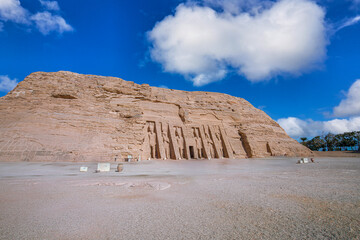 Wide view of the unique Temple of Kom Ombo in Aswan, Egypt, dedicated to both Horus and Sobek. Its well-preserved dual architectural structure stands under a vibrant blue sky.