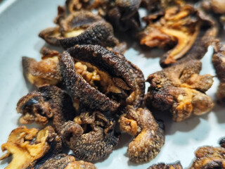 Snail chips are a typical Indonesian snack that is famous for being delicious, savory and crunchy.