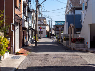 古い住宅密集地と路地の風景