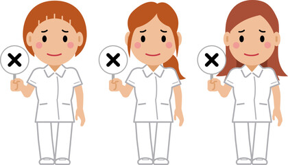 不正解の札を上げる白い制服の女性看護師。その2