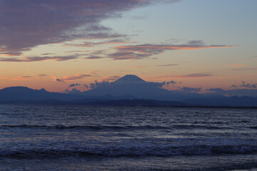 A scenic view of a sunrise or sunset, with warm tones painting the sky. Perfect for use as background material, evoking calm, beauty, and inspiration.
