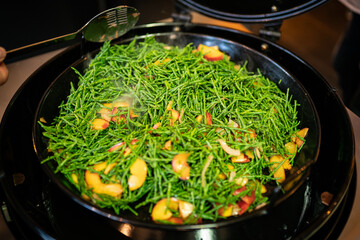 Grilled Sea Purslane (Queller) with Peaches – Fresh and Flavorful Summer Dish