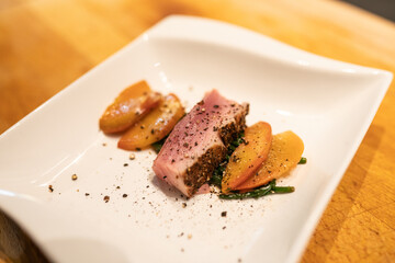 Grilled Tuna with Peaches and Pepper – Fresh and Flavorful Healthy Dish