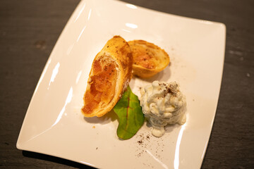 Classic Apple Strudel – Traditional Austrian Dessert with Flaky Pastry