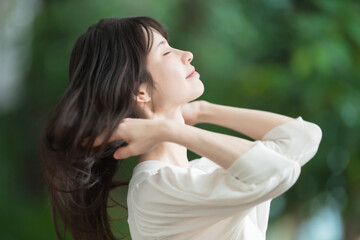 女性　髪