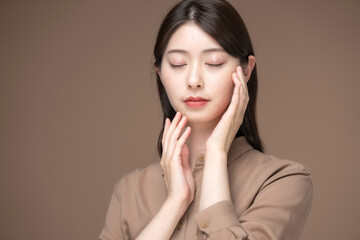 女性　ビューティー　スキンケア