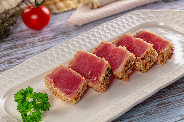 Tuna tataki roasted and raw