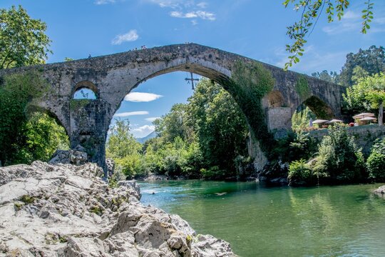 Roman Bridge of Cangas de On&iacute;s with Hanging Cross &ndash; Historic Landmark in Asturias, Spain