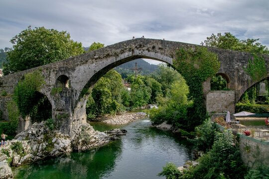 Roman Bridge of Cangas de On&iacute;s with Hanging Cross &ndash; Historic Landmark in Asturias, Spain