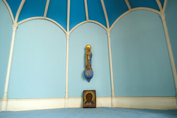 A statue of the Virgin Mary and icon of Jesus in an alcove in the chapel