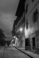 Ruelle de Fontarrabie en noir et blanc