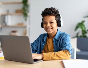 コンピューターで仕事をする人のイメージ