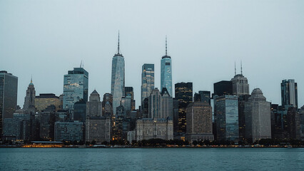 Fototapeta premium Cityscape Skyline featuring towering skyscrapers under an overcast sky