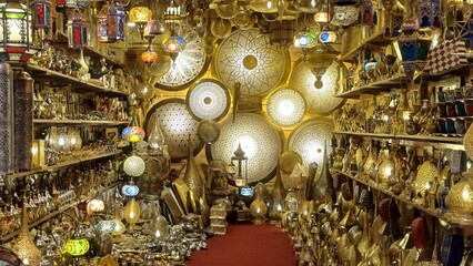 Orientalische Lampenläden in der Medina von Marrakesch – Farbenpracht aus Tausendundeiner Nacht
