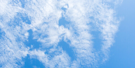 6月の空　昼の青空に白い雲14