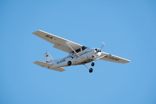 Cessna 172R Skyhawk aircraft with registration number RA-67306 approaching Bychye Pole airfield during final landing stage