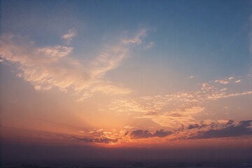 Obraz premium The view of the sea and mountains, flowers, beautiful clouds, and the sunlight is very beautiful.
