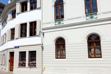 Naklejka premium Altbaufassaden am Münsterplatz in Basel