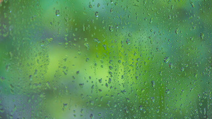 Obraz premium 水滴のついた窓 梅雨 湿度