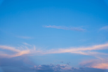Obraz premium 6月の空 夕暮れの青空と雲38