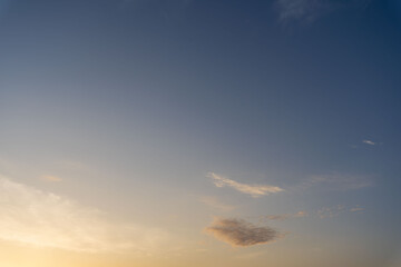 6月の空　夕焼けのオレンジ色の空と雲14