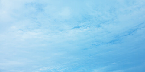 Obraz premium Daylight natural daylight, blue Panorama, sky, soft background, fresh weather, image surface, foggy pattern, white cloud,s air fluff, sunny clouds