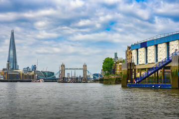 2025-05-03 VIEW OF THE SHARD BUILDING AND THE TOWER  BRIDGE FROM THE RIVER THAMES IN LONDON WITH A NICE CLOUDY SKY 