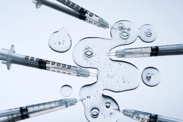Syringes for injection and the texture of the cosmetic product in the tray.
