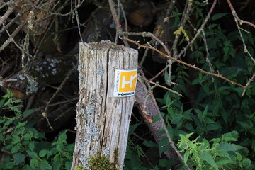 Wanderzeichen der Wilden Wiese bei Sundern im Sauerland	