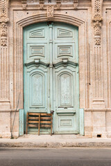 Cuba, Havana, Habana Vieja. Vintage doors.
