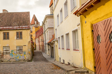 Eastern Europe, Baltic States, Estonia, Tallinn. Cobblestone street in the old city.