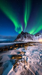 Naklejka premium Aurora Borealis over snowy mountain.